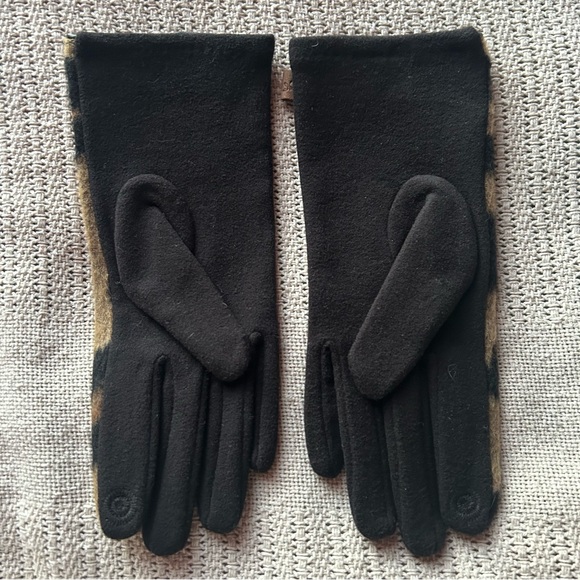 NWOT Leopard Print Gloves, Touch Screen Compatible - One Size - Picture 6 of 10